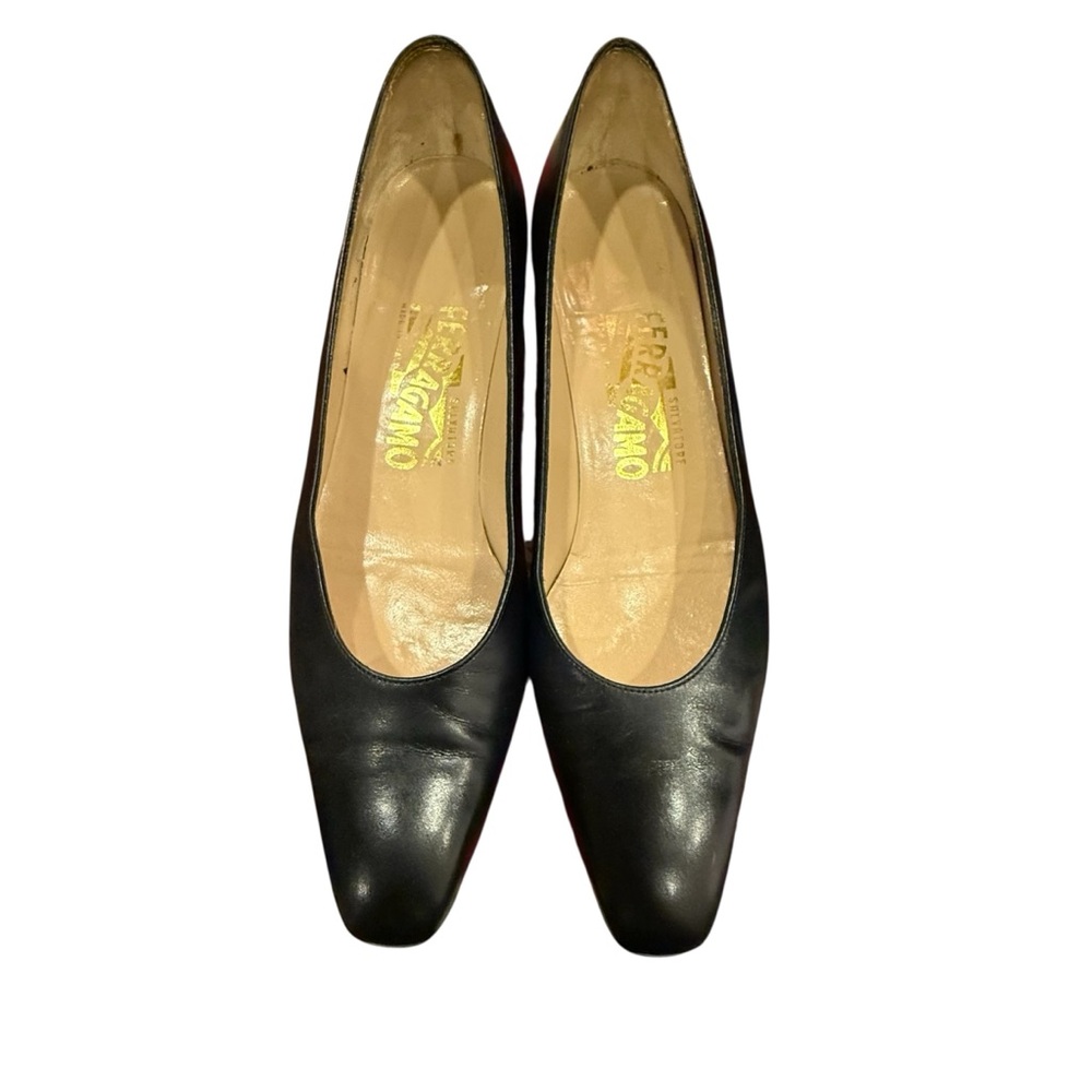 Vintage Salvatore Ferragamo Black Leather Women's Flats sz 7.5 AAAA